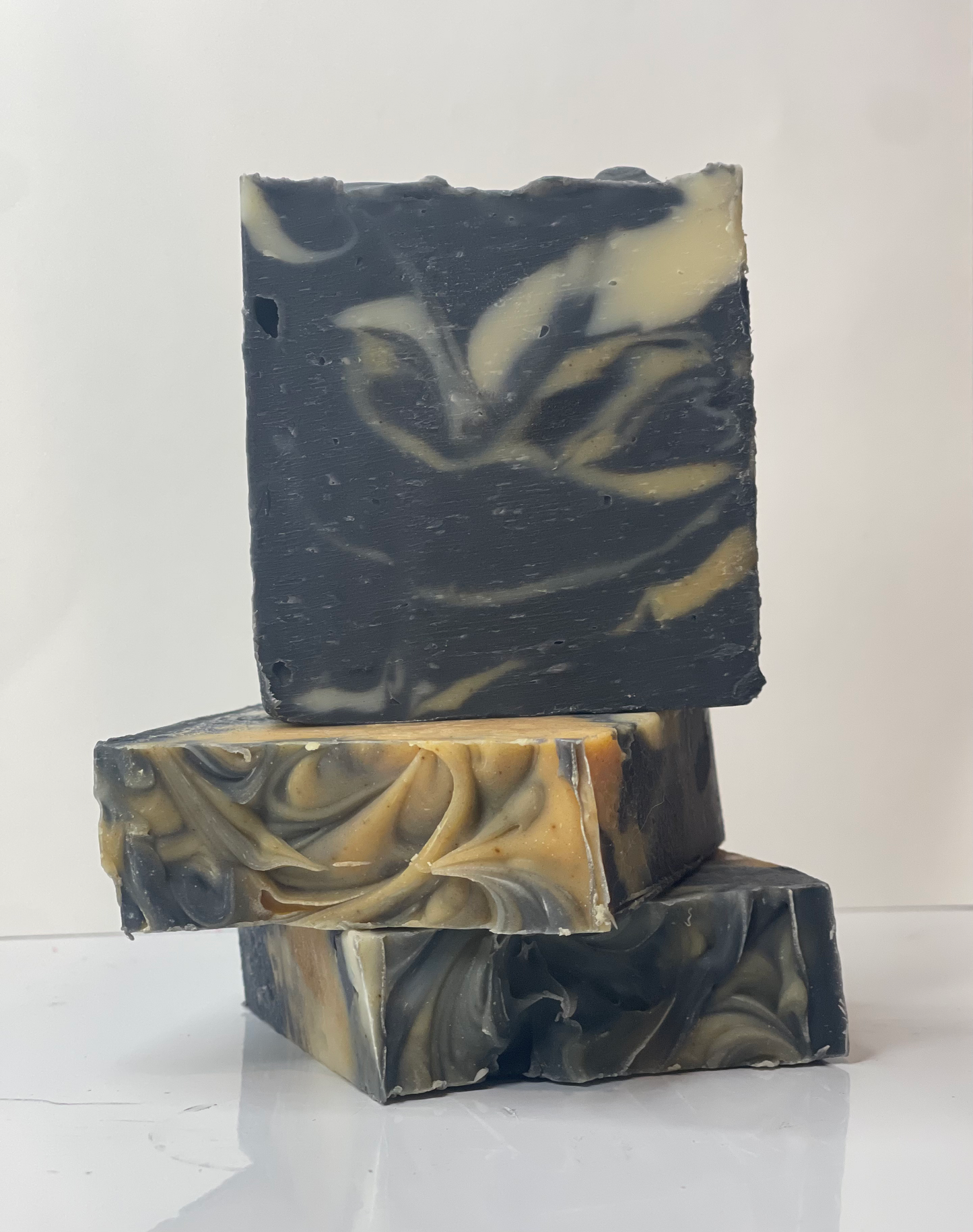 CHARCOAL & TURMERIC HONEY DETOX BAR image 2